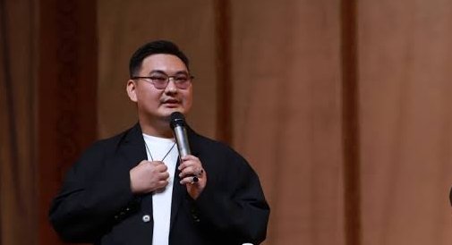 "Акыркы кат" спектаклинин режиссеру Уланмырза Карыпбаев "Эргүү" улуттук театр сыйлыгын жеңип алды